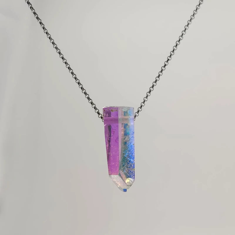 Neckless with a Angel Aura Quartz pendant featuring a polished crystal point treated to reveal a shimmering display of iridescent colors, shifting between soft purples, blues, and hints of gold, on a white background.